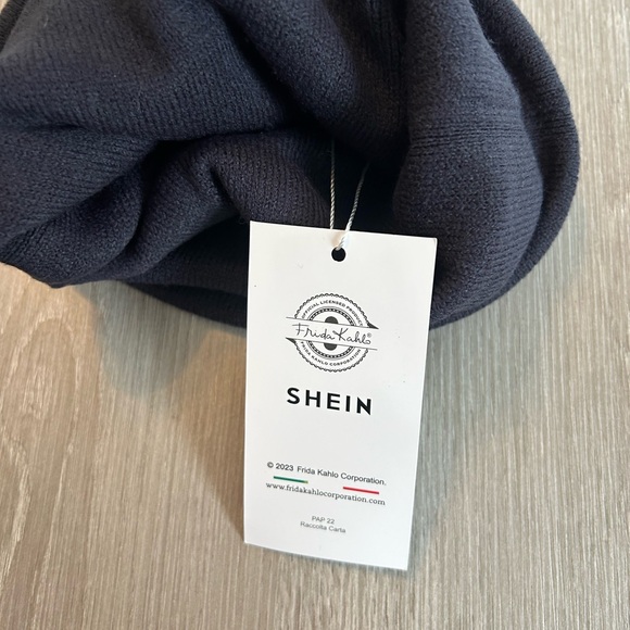 NWT Frida Kahlo X SHEIN Women Figure Graphic Fashion Bobble Hat Soft & Warm New - Picture 5 of 5